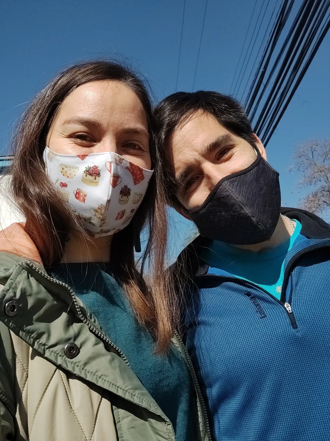 Una selfie juntos con mascarillas